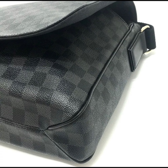 Louis Vuitton Damier Graphite Messenger MM - Picture 4 of 8